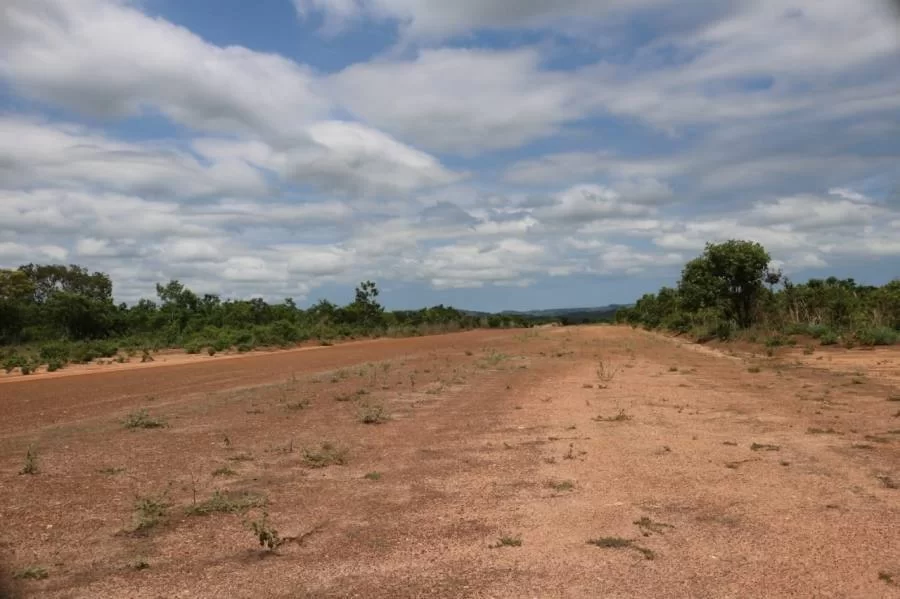 DNIT orienta prefeitura de Colinas sobre liberaÃÂ§ÃÂ£o de acesso a pista de pouso; ÃÂrea continua irregular