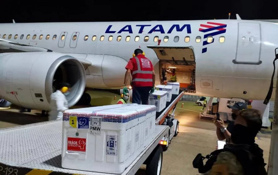 Vacina: Idosos e trabalhadores da saÃÂºde que estÃÂ£o na linha de frente do combate ÃÂ  Covid-19, continuam sendo grupos prioritÃÂ¡rios