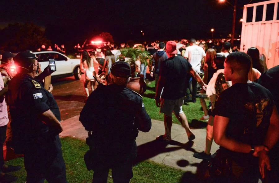 AÃÂ§ÃÂ£o conjunta das forÃÂ§as de seguranÃÂ§a interrompe festa clandestina com mais de mil pessoas em Palmas