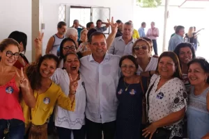 Educadores e servidores da saÃÂºde em Porto Nacional declaram apoio a Vicentinho (PR)