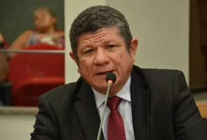 Ivory de Lira sai em defesa do Governo do Tocantins e diz que Ã¢ÂÂlheÃ¢ÂÂ causou estranheza ao ver Cinthia Ribeiro jogar a sua responsabilidade a outrem