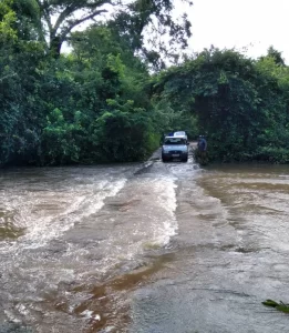 CÃÂ³rrego transborda invade ponte e deixa ilhados vÃÂ¡rios moradores da Vila ÃÂgua Branca em Nova Olinda; Estrada vicinal possui vÃÂ¡rios atoleiros