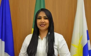 Janad Valcari solicita inclusão imediata dos profissionais da educação na lista prioritária para receber imunizantes contra a Covid-19