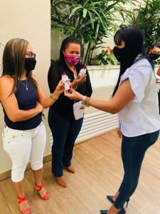 Presidente da CÃÂ¢mara de Vereadores de Palmas, professora Janad Valcari homenageia as colaboradas da Casa, pelo dia das mulheres