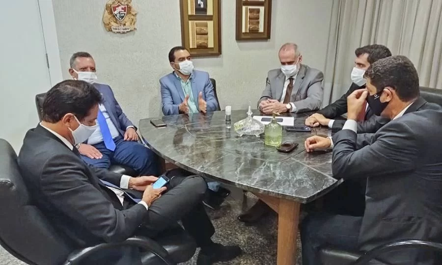 Wanderley se reÃÂºne com deputados e garante instalaÃÂ§ÃÂ£o de novos leitos de UTI Covid em Hospital Regional de Porto Nacional