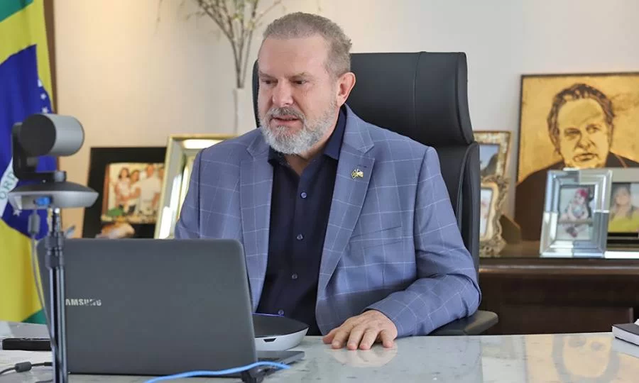 Governador Carlesse debate com ComitÃª de Crise proposta para limitar pessoas nas lojas e ampliar o horÃÂ¡rio de atendimento