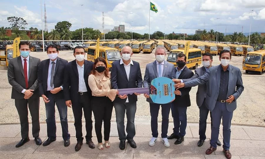 Para prefeitos, nova frota de ÃÂ´nibus traz qualidade e seguranÃÂ§a ao transporte escolar de estudantes