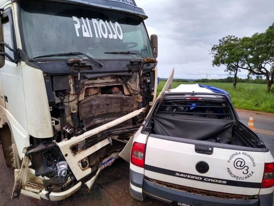 ColisÃÂ£o entre caminhÃÂ£o e carro de passeio na Rodovia BR-153 faz vÃÂ­tima fatal prÃÂ³ximo a Gurupi