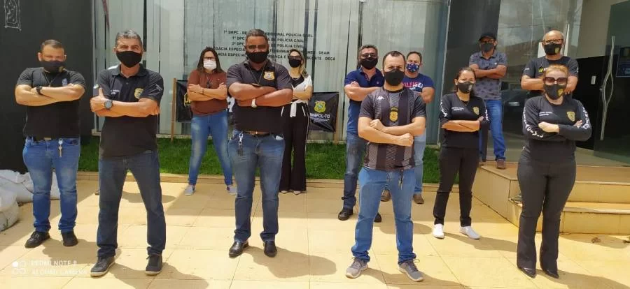 Servidores da SeguranÃÂ§a PÃÂºblica do TO cruzaram o braÃÂ§o nesta segunda-feira, 22, cobrando participaÃÂ§ÃÂ£o em grupo prioritÃÂ¡rio da vacina do Covid-19