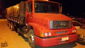 PolÃÂ­cia Civil recupera caminhÃÂ£o furtado carregado com carga de soja em Taguatinga