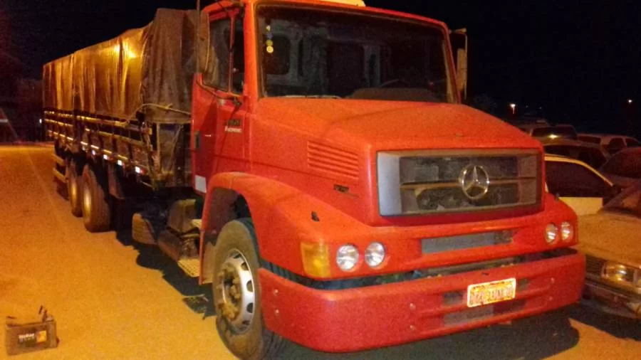 PolÃÂ­cia Civil recupera caminhÃÂ£o furtado carregado com carga de soja em Taguatinga