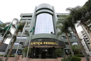 Juiz Federal volta atrÃÂ¡s e decide remeter processos de Lula para a JustiÃÂ§a Federal do Distrito Federal