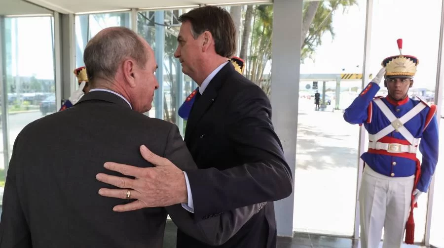 Após Ernesto Araújo, Fernando Azevedo da Defesa pede demissão