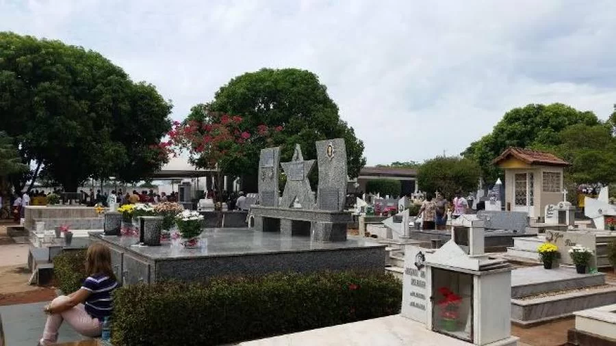 Cemitério de Colinas tem ao menos dois enterros por dia; Prefeitura mantém toque de recolher para evitar proliferação do vírus