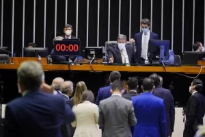 CÃ¢mara dos Deputados aprova compra de vacinas pelo setor privado com a doação na mesma quantidade do Sistema Ãnico de Saúde