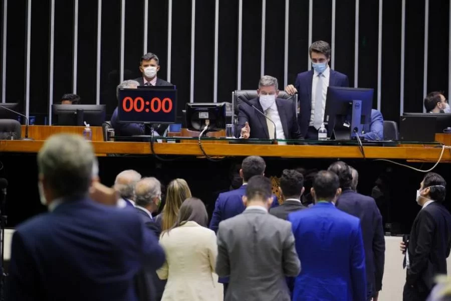 CÃ¢mara dos Deputados aprova compra de vacinas pelo setor privado com a doação na mesma quantidade do Sistema Ãnico de Saúde