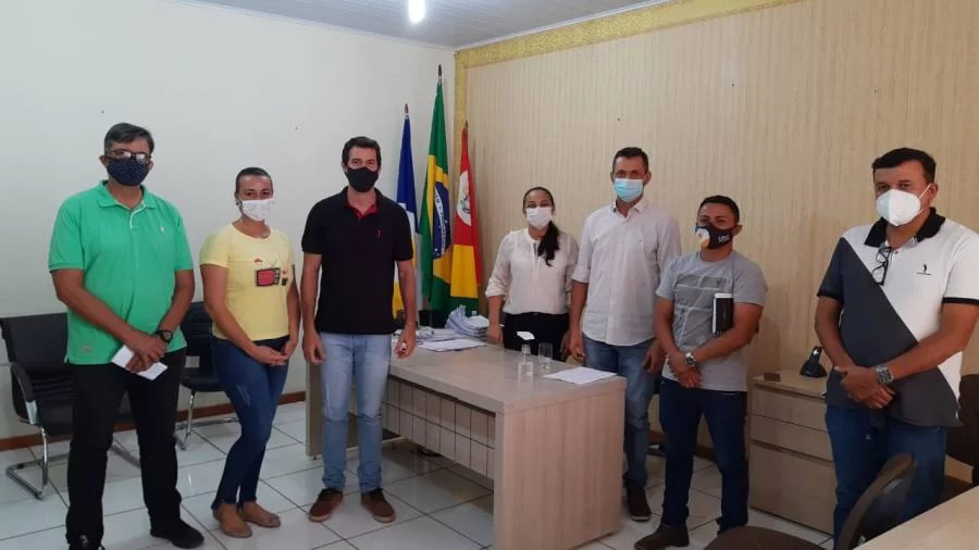 Compras de vacinas contra a Covid-19 é tema de reunião de vereadores de oposição com prefeita de Miracema, Camila Fernandes