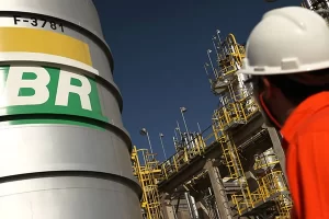 2ª vez consecutiva: Estatal brasileira reduz a R$ 0,08 preço do diesel nas refinarias; Litro será vendido as distribuidoras no valor de R$ 2,66