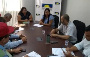 Prefeito de Peixe faz acordo com Sintet e revoga reduÃÂ§ÃÂ£o de carga horÃÂ¡ria