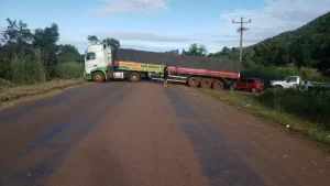 Manifestantes bloqueiam acesso da TO-020 em protesto contra más condições de tráfego