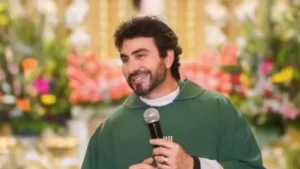 Padre Fábio de Melo revela em show luta contra depressão: “É uma batalha diária”
