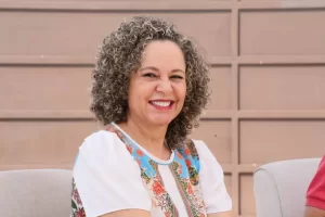 Soprando velinhas! Josi Nunes celebra idade nova