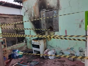 Casa pega fogo em Colinas do Tocantins e é isolada pois corre risco de desabamento