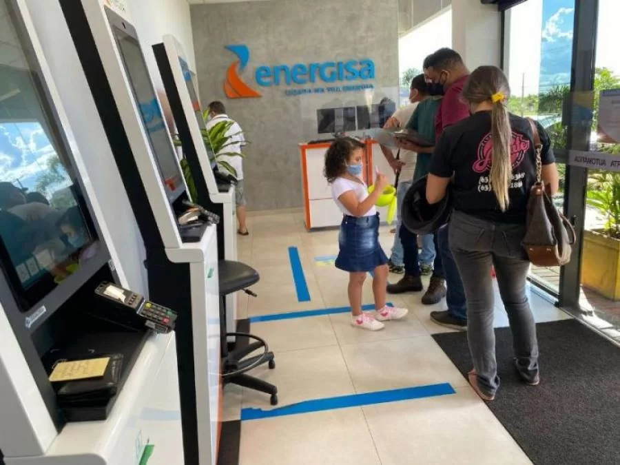 Aglomeração em filas na Energisa em Palmas gera revolta de consumidores