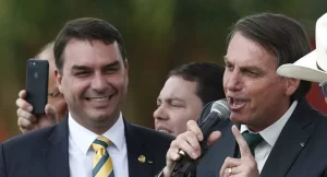 Batido o martelo: Flavio anuncia filiação de Jair Bolsonaro ao Patriota