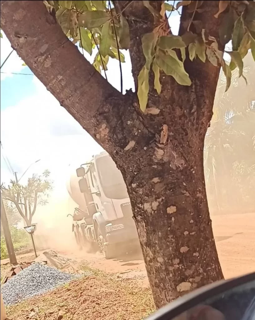 Moradores de Arapoema reclamam de transtorno causado pela poeira na via de acesso a zona rural