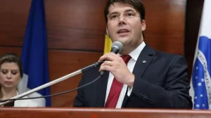 OAB realiza desagravo a favor de advogado que teve pés e mãos algemadas no exercício da profissão em Palmas