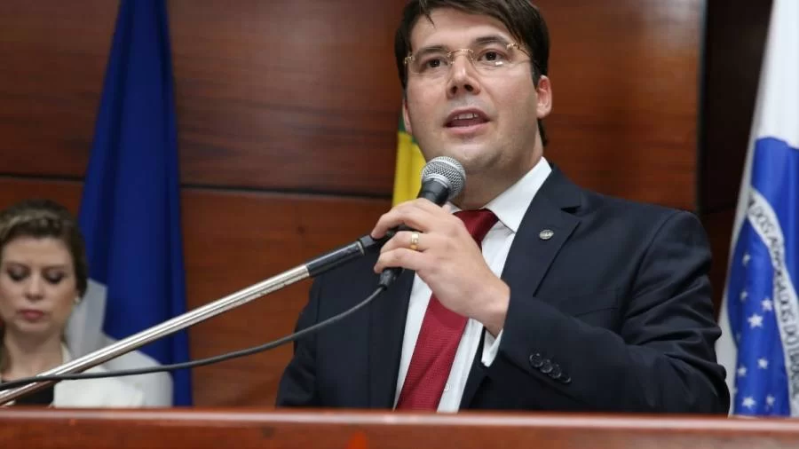 OAB realiza desagravo a favor de advogado que teve pés e mãos algemadas no exercício da profissão em Palmas