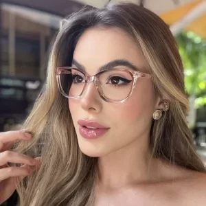 Como escolher óculos de grau feminino? Encontre o modelo ideal para você