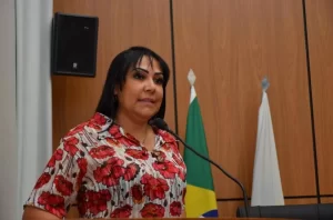 Vereadora Professora Janad questiona suposta incoerência em relatório apresentado durante audiência de prestação de contas da Prefeitura de Palmas