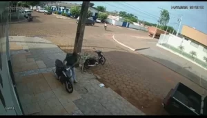 CÃ¢meras de Segurança flagram furto de moto a luz do dia em Colinas do Tocantins; B.O foi registrado