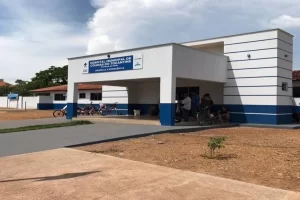 Carlesse sinaliza implantação de anel viário e retorno da Maternidade em Hospital de Colinas