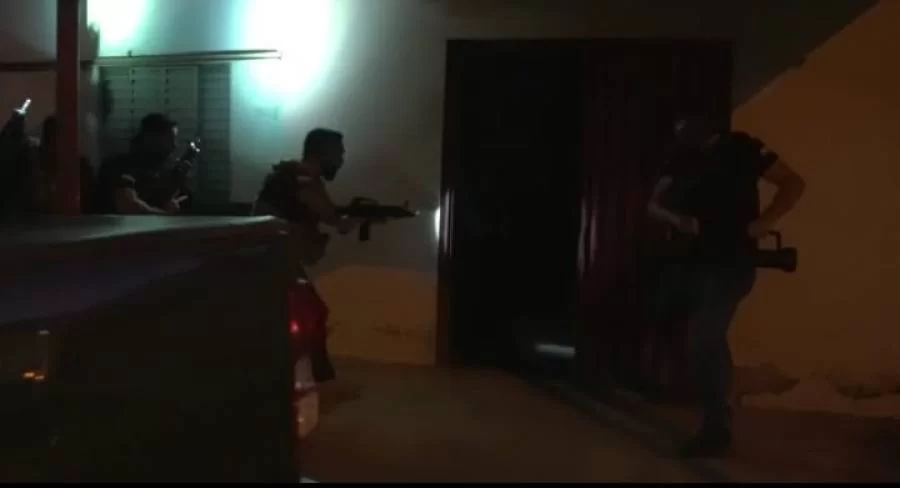 Operação da Polícia Civil cumpre mandados de prisão e buscas contra líderes de facção criminosa