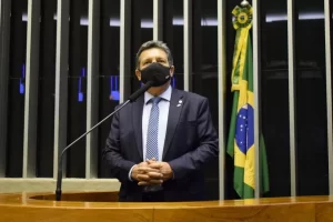 Damaso vota a favor de MP que simplifica abertura de empresas