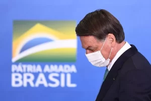 Randolfe Rodrigues, Jorge Kajuru e Fabiano Contarato apresentam denuncia crime de prevaricação contra Bolsonaro por suposto crime no caso Covaxin