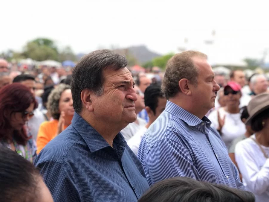 Acompanhado de fiÃÂ©is, CÃÂ©sar Halum recebe as bÃªnÃÂ§ÃÂ£os do Senhor do Bonfim