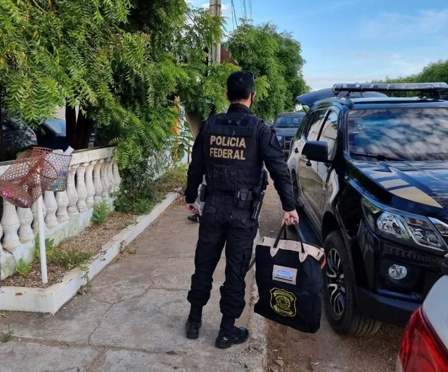 Polícia Federal faz operação contra grupo suspeito de fraudar diplomas de mestreado e doutorado em duas cidades do estado do Tocantins