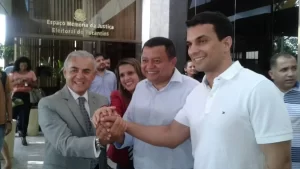 Com IrajÃÂ¡ e Paulo MourÃÂ£o , Marlon Reis registra candidatura ao governo do TO