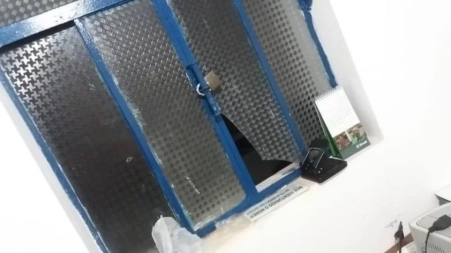 Conselho Tutelar em Colinas do Tocantins tem janela arrombada, objetos e documentos furtados