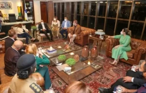 Mauro Carlesse e Cinthia recebe prefeito de GoiÃ¢nia e comitiva em Palmas