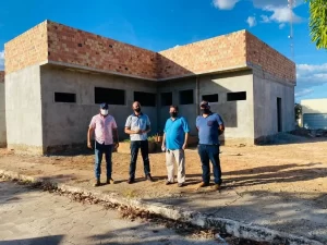 Prefeito Júlio César Brasil autoriza retomada das obras da Unidade Básica de Saúde de Couto Magalhães