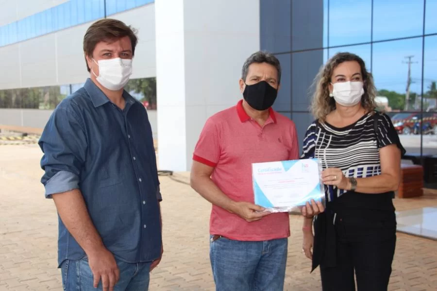 Deputado Osires Damaso visita obras do Hospital de Amor do Tocantins