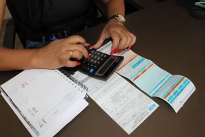 Aleto derruba veto e autoriza a extinção da tarifa mínima nas contas de água e energia