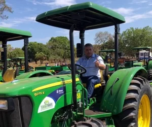 Prefeitura de ItacajÃÂ¡ recebe trator proveniente de recurso de Dorinha