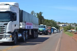 ApÃÂ³s anÃÂºncio de aumento no petrÃÂ³leo, caminhoneiros autÃÂ´nomos fazem protesto no Tocantins
