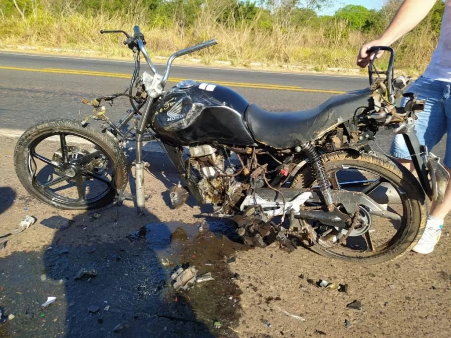 Motociclista morre após batida frontal com caminhonete na BR-153 próximo a Colinas